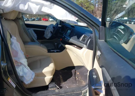 2019 Toyota Highlander Le Plus z USA, uszkodzony, nr VIN 5TDZZRFH2KS291289